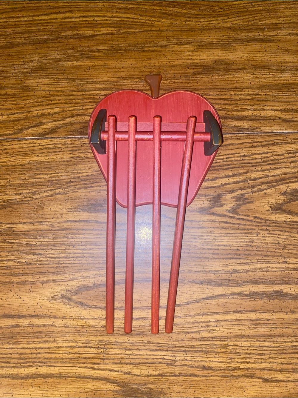 VTG 1999 Tender Heart Treasures Wooden Apple Towel Hanger Rack Country Farmhouse